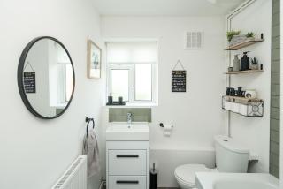1 Bed Flat - Sleeps 3 - Parking - Wifi - 4
