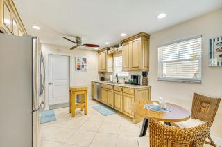 5 Mi to Beach: Cape Coral Oasis w/ Lanai - 4