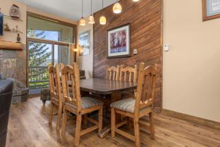 Great Rates! - Pool and Hot Tub, Short Walk to Slopes, Private Washer & Dryer - 4