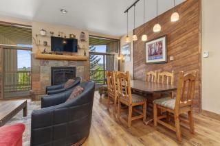 Great Rates! - Pool and Hot Tub, Short Walk to Slopes, Private Washer & Dryer - 3