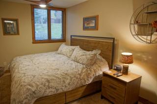 Heated Pool & Hot Tub, Walk to Ski Slopes, Ground Level Unit - 2