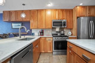 Walk to Slopes, Heated Pool & Hot Tub, Ground Level Unit - 1