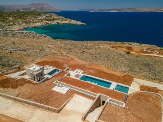 ARion Aesthesis Villa free heated pool in April - 9