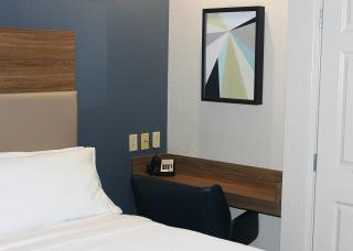 Candlewood Suites Fayetteville by IHG - 1
