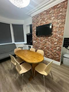 Suli House- Holiday Flats & En-Suite-Families and Couples only - 6