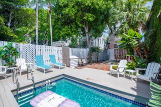 New Rose Petal Petite Suite - Pool & Parking - Key West - 5
