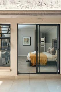 Elegant Studio Apartment 5G Wi-fi Netflix Inverter - Johannesburg - 9