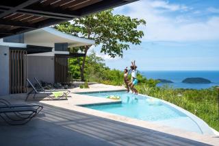 Stunning 4-BD Home with Pool, Dazzling Ocean Views - Potrero - 3