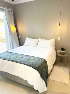 Amazing Brand New Holiday Home with Pool! - Hermanus - 2