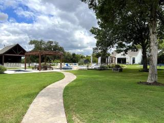 Luxury Dome Sleeps 4 - Near Round Top - Greenvine - 0