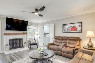 Wilmington Getaway with Fire Pit, 8 Mi to Beaches! - Wilmington - 0