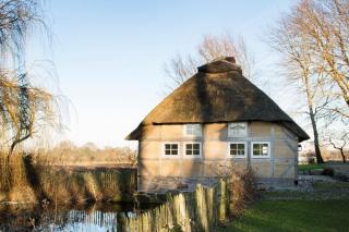Urgemütliche Reetdachkate mit großem Kamin und Sauna - Pommerby - 0