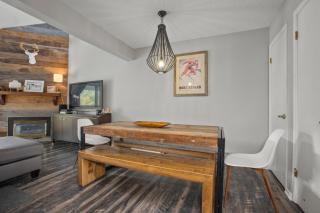 Swimming Pool & 2 Hot Tubs, Outdoor Fireplace by picnic area, On Free Bus Route - 8