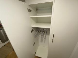 Lower level newly renovated studio apartment in central downtown location - Toronto - 2