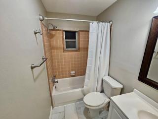 Midtown Marvel Reinvented with Contemporary Charm - Gainesville - 4