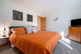 Ski In Ski Out, Hot Tub, Gas Grill in Picnic Area - 8