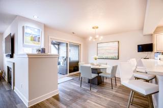 Peaceful Lakefront Beauty - 9