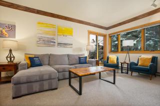Snow Flower 204 -REDUCED RATES- Pool, Hot Tub, Balcony with Views, Steps to Gondolas, Restaurants - 4