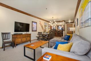 Snow Flower 204 -REDUCED RATES- Pool, Hot Tub, Balcony with Views, Steps to Gondolas, Restaurants - 3