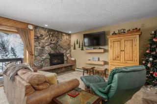 Large Outdoor Hot Tub, Easy Walk to Base Area Activities - 0