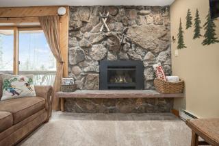 Large Outdoor Hot Tub, Easy Walk to Base Area Activities - 1