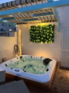Amazing 4-bedroom Sliema Town House with Jacuzzi - 2