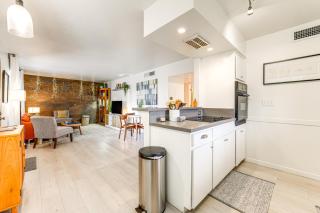 Chic Scottsdale Condo with Pool - Walk to Old Town! - Scottsdale - 2
