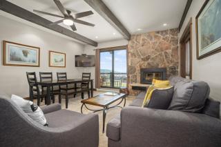 Pool, Hot Tub, Wood Burning Fireplace, Freshly Remodeled Summer 2022 - 8