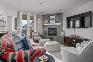 Outdoor Pool and Hot Tub, Gas Grill on Patio, Private Washer & Dryer - 8