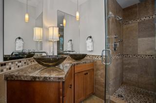 Outdoor Pool and Hot Tub, Gas Grill on Patio, Private Washer & Dryer - 4