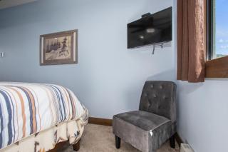 Pool, Hot Tub, Wood Burning Fireplace, Freshly Remodeled Summer 2022 - 3