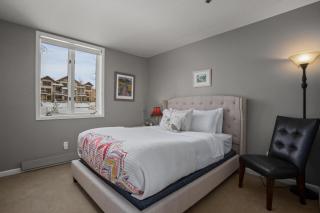 Outdoor Pool and Hot Tub, Gas Grill on Patio, Private Washer & Dryer - 3