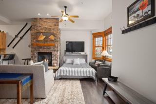 Shared Hot Tub,1 Car Garage, Dining & Grocery, Walk to Shops, On Bus Route - 5