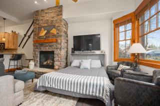 Shared Hot Tub,1 Car Garage, Dining & Grocery, Walk to Shops, On Bus Route - 3