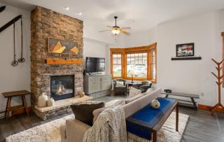 Shared Hot Tub,1 Car Garage, Dining & Grocery, Walk to Shops, On Bus Route - 2