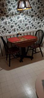 Comfy Room - Huntington - 6