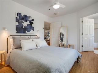 Pool & Hot Tub, Easy Walk to Slopes, Ski Season Shuttle, Luxury for Families - 9