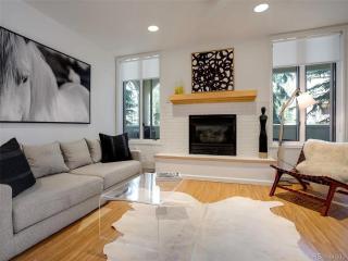 Pool & Hot Tub, Easy Walk to Slopes, Ski Season Shuttle, Luxury for Families - 7