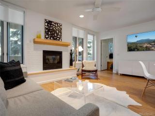 Pool & Hot Tub, Easy Walk to Slopes, Ski Season Shuttle, Luxury for Families - 4