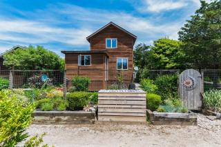 Coastal Cove Cottage - 3