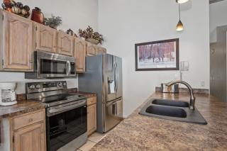 Outdoor Pool and Hot Tub, Air Conditioned, 135 Steps From Ski Access - 1