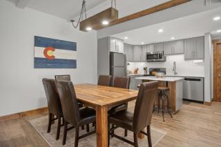 Private Washer & Dryer, Outdoor Pool and Hot Tub, Nicely Updated, Free Bus Route - 9