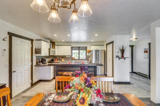 Deck and Mtn Views Libby Home on Golf Course! - 8