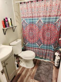 Spacious Room close to downtown and events - Greensboro - 3