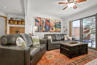 Hot Tub, Free Bus Route, Private Shuttle in Winter, Convenient Location - 9