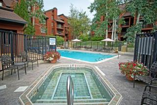 Hot Tub, Free Bus Route, Private Shuttle in Winter, Convenient Location - 7