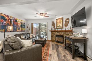 Hot Tub, Free Bus Route, Private Shuttle in Winter, Convenient Location - 6