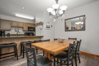 Hot Tub, Free Bus Route, Private Shuttle in Winter, Convenient Location - 5