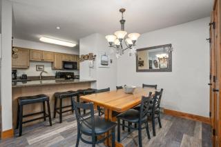 Hot Tub, Free Bus Route, Private Shuttle in Winter, Convenient Location - 4