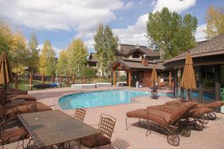 Outdoor Pools and Hot Tubs, Air Conditioning, Washer & Dryer In Unit, Ski Mountain Views - 0